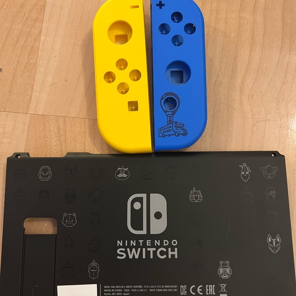 Nintendo Switch Fortnite backplate and controller shells - Picture 3 of 8